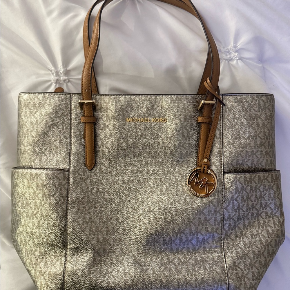 Michael Kors Sheila Large Signature Logo Tote Bag
